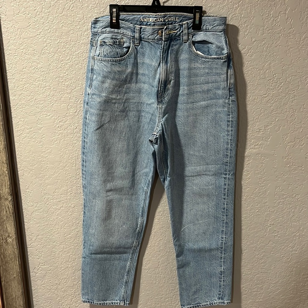 American eagle mom jean size 8 short